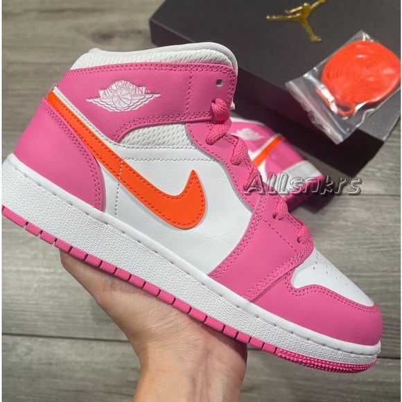 Shoes for ages 10-15 - Picture 2 of 2